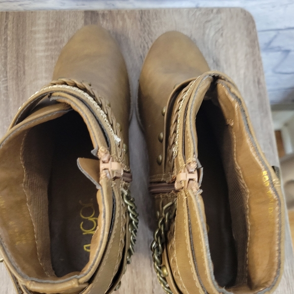 Sugar Embellished Tan Booties Size 8 - Picture 9 of 16